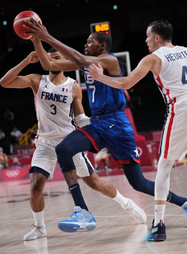 不成比例的 不成比例的